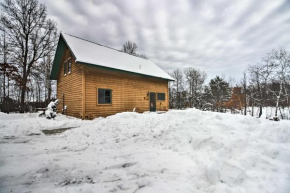 Cabin with Fireplace Less Than 1 Mile to Lakes and Golf